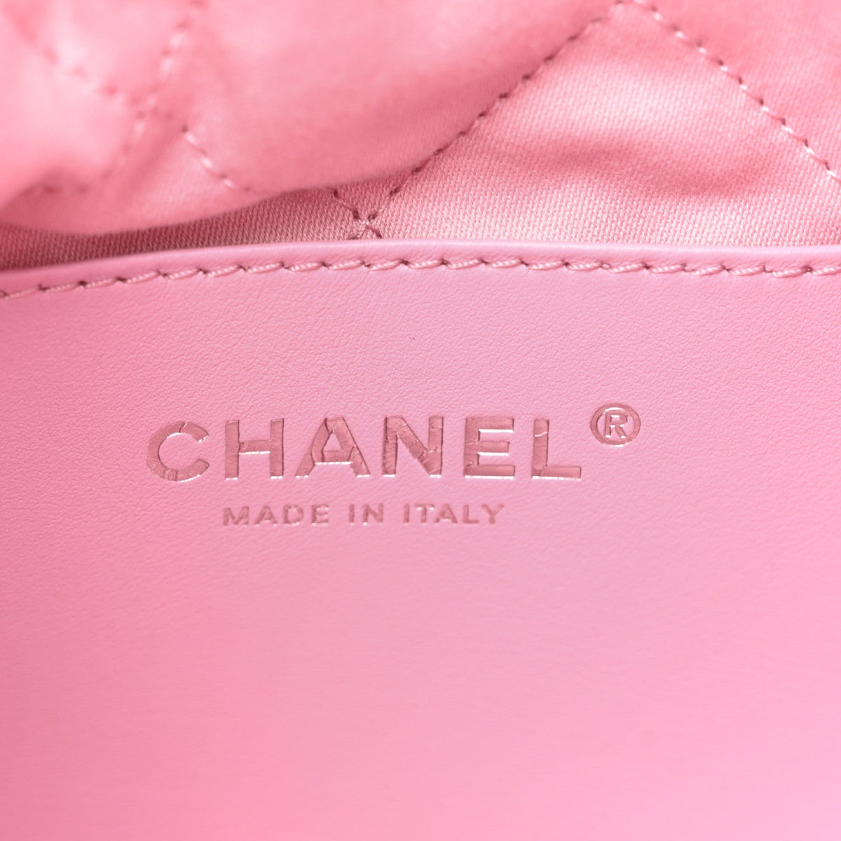 Metallic Lambskin Lacquered Monochrome Quilted Mini Chanel 22 Pink