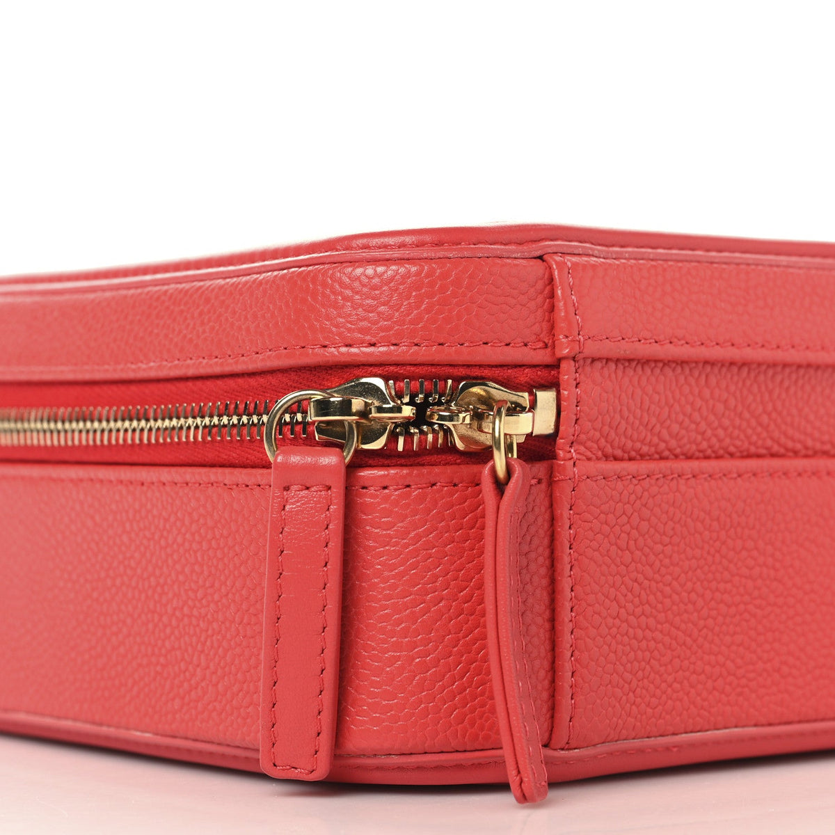 Caviar Quilted Medium CC Filigree Vanity Case Red