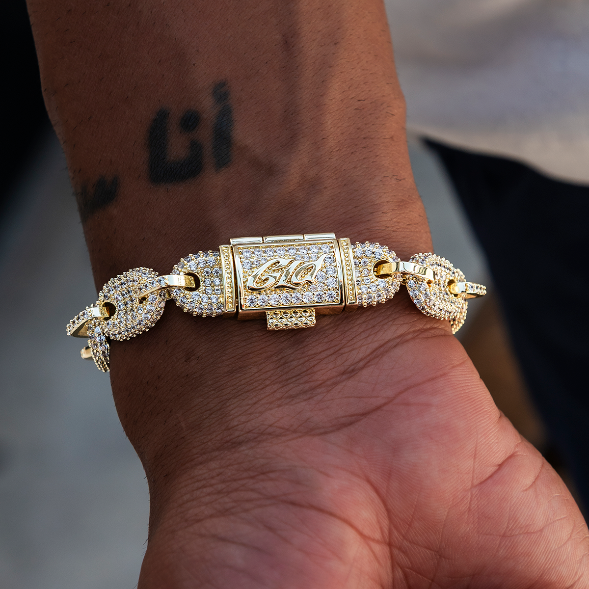 Diamond Puffed Mariner Bracelet in Yellow Gold- 12mm