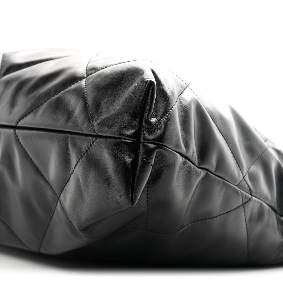 Shiny Calfskin Quilted Chanel 22 Black