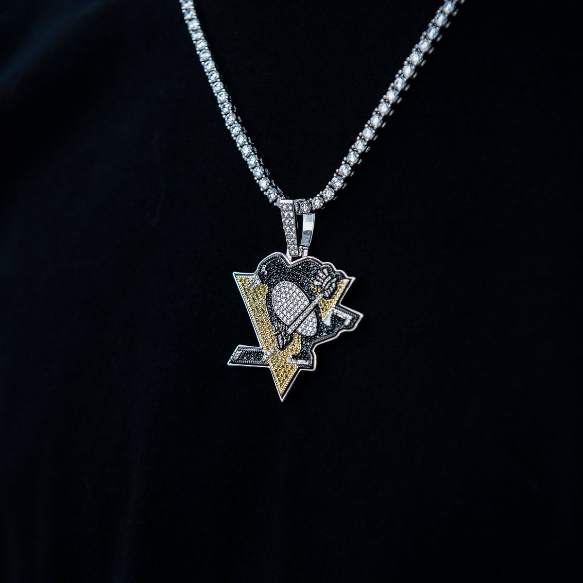 Pittsburgh Penguins Official NHL Logo Pendant in White Gold